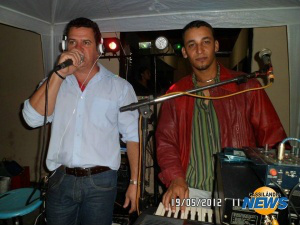 Julio Cesar no teclado ao lado de Toga, morreu noa acidente. (Foto: Luiz Carlos Machado)