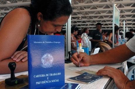 Criação de vagas temporárias no fim do ano deve ser 24% maior em 2019 Novo decreto ajuda a gerar mais empregos temporários
Agência Brasil