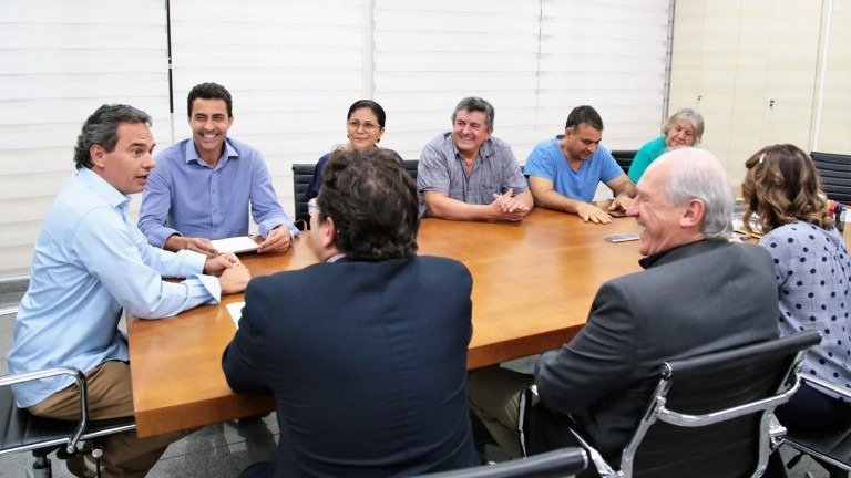 Prefeitura e professores fecham acordo sobre reajuste salarial Termo de compromisso foi assinado ontem com a prefeitura. Denilson Secreta
