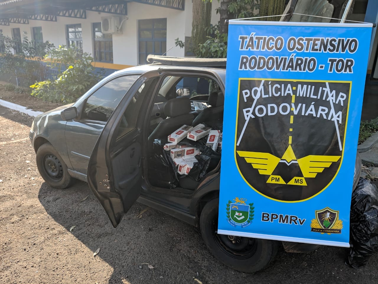 PMR prende contrabandista de cigarro paraguaio na MS-162 PMR prende contrabandista de cigarro paraguaio na MS-162