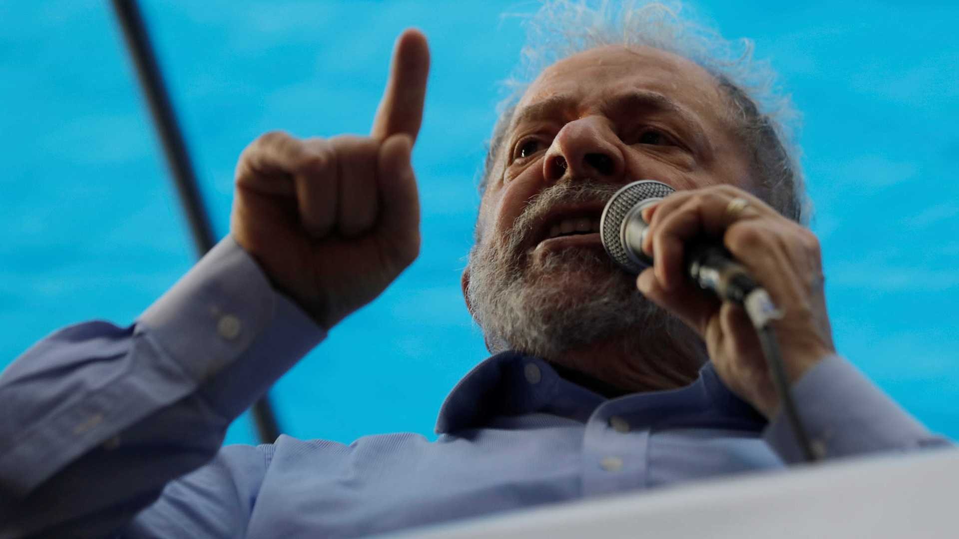 Lula danuncia que vai fazer a vontade da PF e vai se entregar Lula danuncia que vai fazer a vontade da PF e vai se entregar