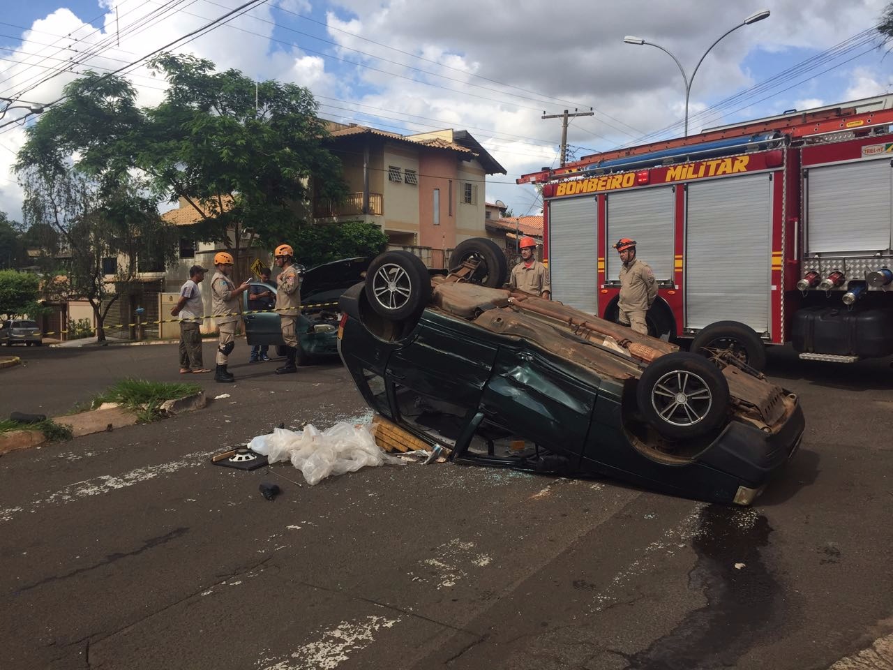 Com a batida, Uno capotou - Foto: Yarima Mecchi 