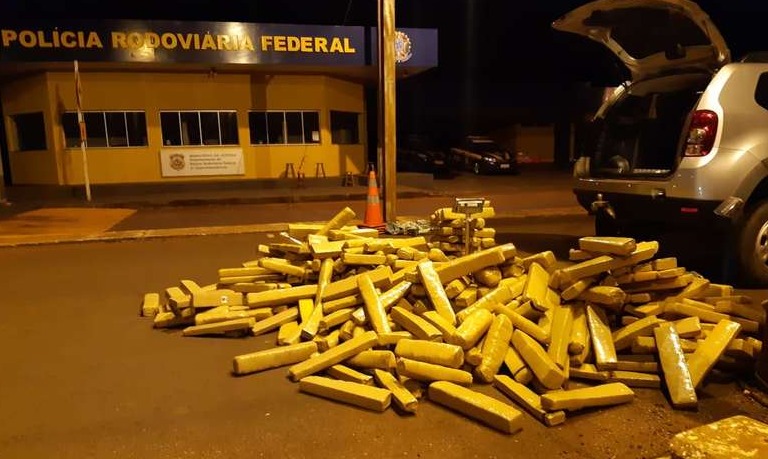 PRF apreende veículo com mais de 600 quilos de maconha na BR-463 Divulgação