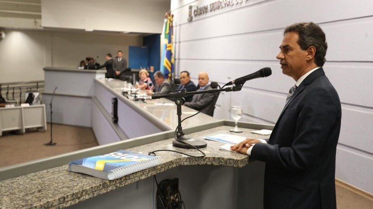 Prefeito encaminha reajuste dos servidores à Câmara para ser votado com urgência Divulgação