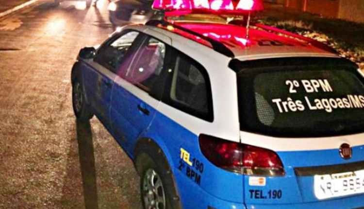 Moradores correm atrás de bandidos e recuperam carro furtado