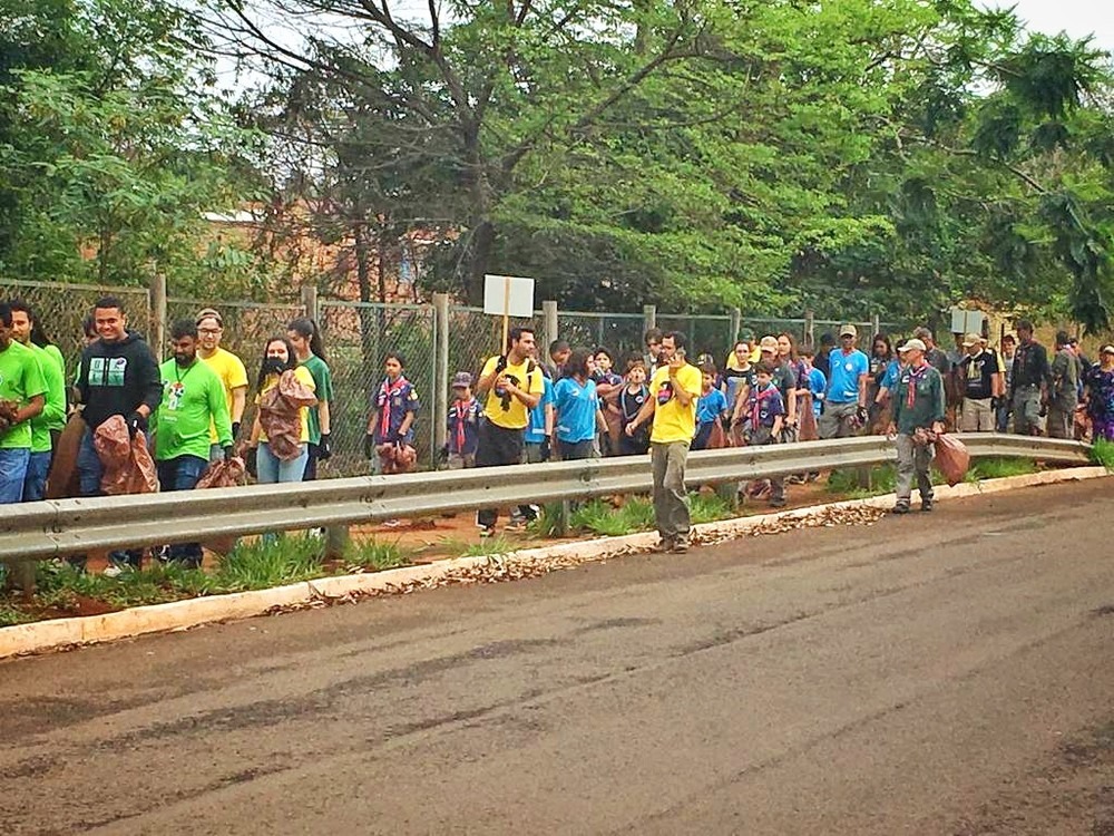 Mais de 400 voluntários participaram do mutirão na Vila Popular em Campo Grande. Alexandre Cabral 