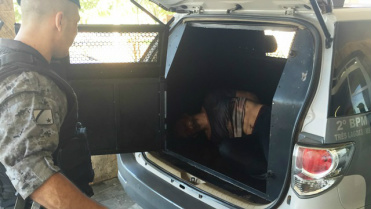 Um assaltante ficou ferido e o outro conseguiu fugir (Foto: TL Notícias)