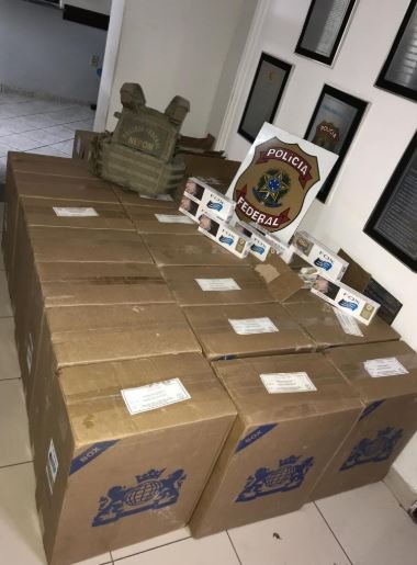 Três são presos levando cigarros contrabandeados pelo rio Paraguai PF/divulgação