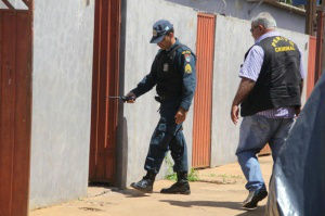 Polícia e perícia foram ao local, mas vítima segue sem identificação. (Foto: Marcos Ermínio)