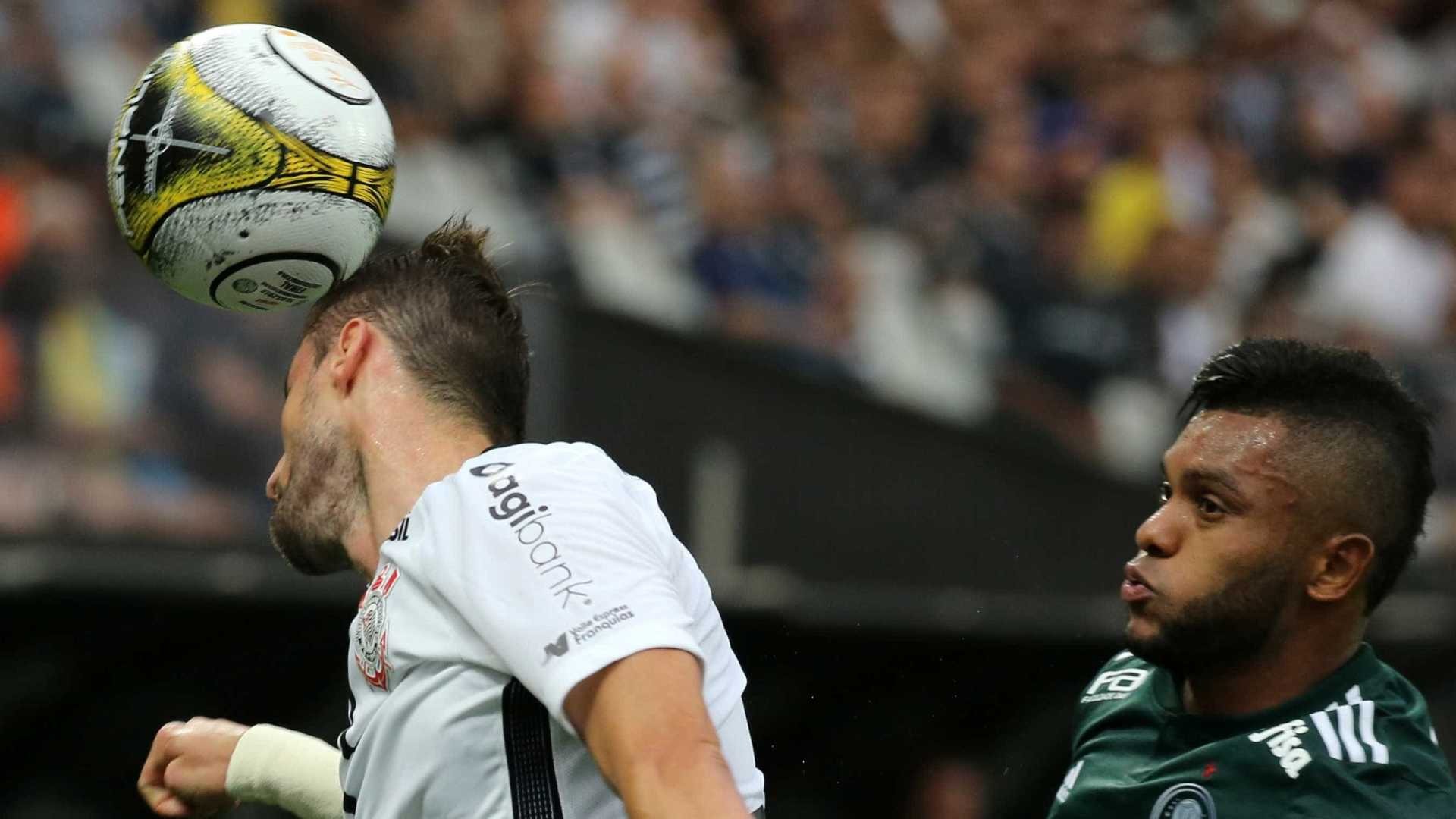 Com rivalidade centenária, Palmeiras e Corinthians decidem o Paulistão REUTERS/Paulo Whitaker