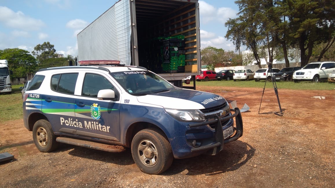 Motorista abandona caminhão com 3,5 t de maconha e foge a pé para o Paraguai