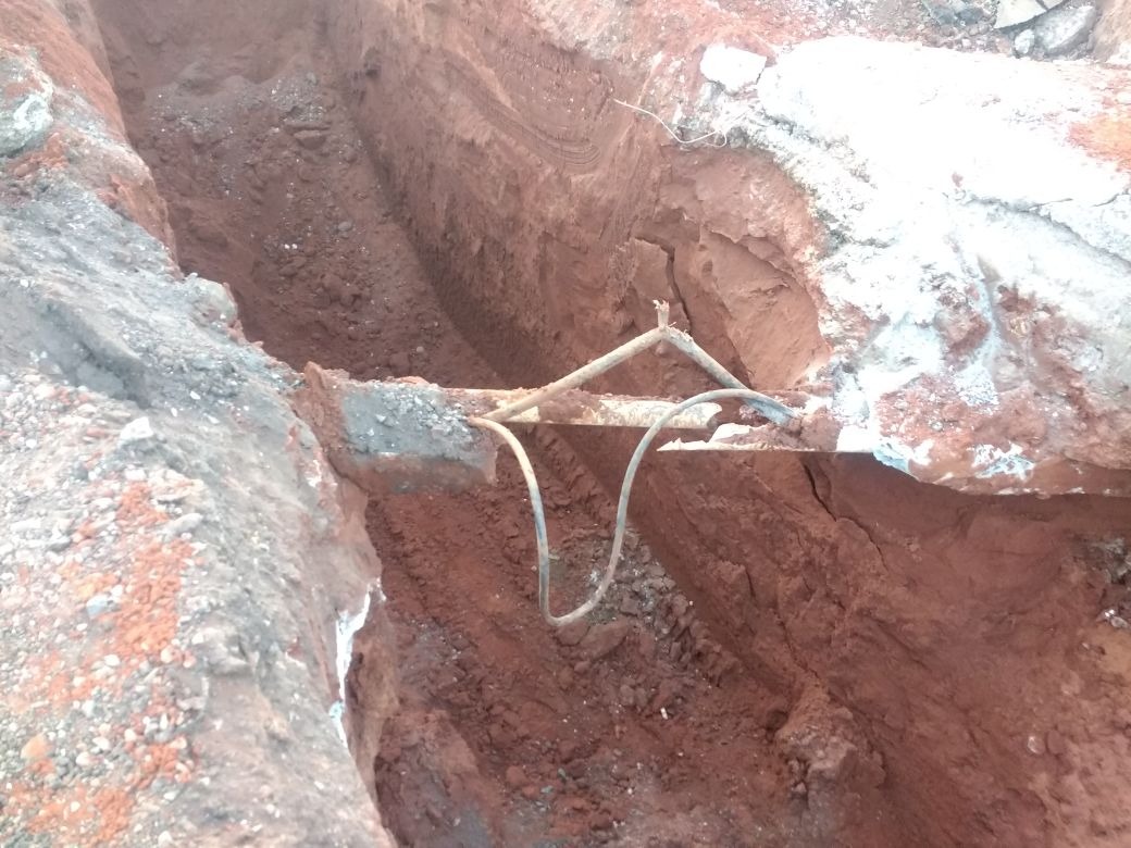 Cabo de fibra ótica foi encontrado durante obra de drenagem - Foto: Exército/Divulgação