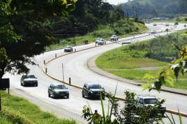 Fornecido por Estadão A expectativa é de que as famílias que viajaram peguem a estrada depois do almoço, o que deixará o trânsito intenso das 14 horas até a noite.
