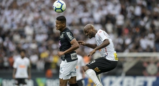 Corinthians e Santsos fizeram jogo nervoso pelo Brasileirão, em Itaquera. RICHARD CALLIS/ESTADÃO CONTEÚDO