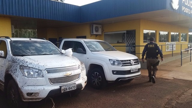 PRF barra comboio e caminhonete roubada de médica em Goiás
