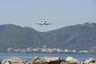 Maioria dos pilotos com depressão esconde doença das empresas Estudo divulgado pelo Bild, diz que o caso de Andreas Lubitz não é único entre os pilotos, que procuram esconder os problemas de saúde dos seus superioresTania Rego/Agência Brasil