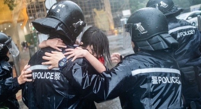 Tufão atingiu as Filipinas na sexta-feira (14). Getty Images