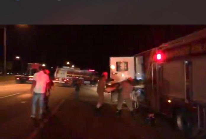 Motociclista é baleado na cabeça após briga de trânsito Suspeito é o condutor de uma carreta que fugiu do local, em Nova Alvorada do Sul.. Rones Cezar/Alvorada Informa