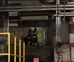 Vazamento de amônia em fábrica de cerveja desativada afeta mais de 300 famílias Militares trabalharam durante toda a madrugada para conter o vazamento - Divulgação/Bombeiros