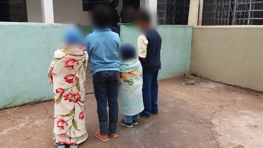 Irmãos estavam sozinhos em casa durante princípio de incêndio no bairro Amambai, em Campo Grande (Foto: Dyego Queiroz)