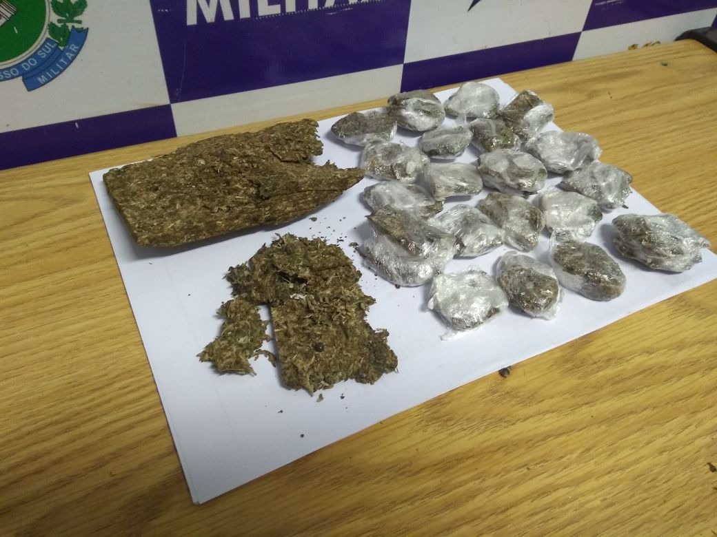 Jovem é preso com porções de maconha no Dom Antônio Barbosa