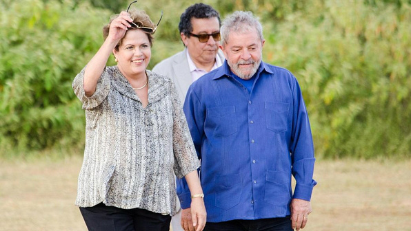 Mulher ganha prótese dentária antes de gravar com Dilma Dilma e Lula em Batatinha: presente a Dona Nalvinha (Bruno Cabroeira/Futura Press)