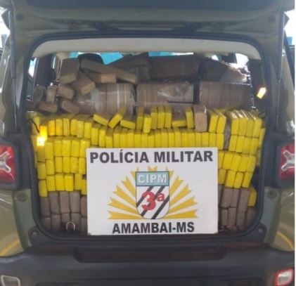 PM prende dois com quase uma tonelada de maconha PM prende dois com quase uma tonelada de maconha