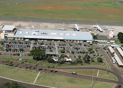 Governo se reunirá com linhas áreas para promover mercado brasileiro Vista aérea do Aeroporto Internacional de Campo Grande.