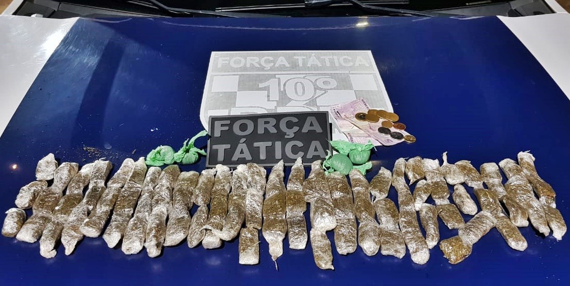 PM prende traficante de drogas no residencial Mário Covas na capital Material apreendido durante ação. Divulgação / PMMS