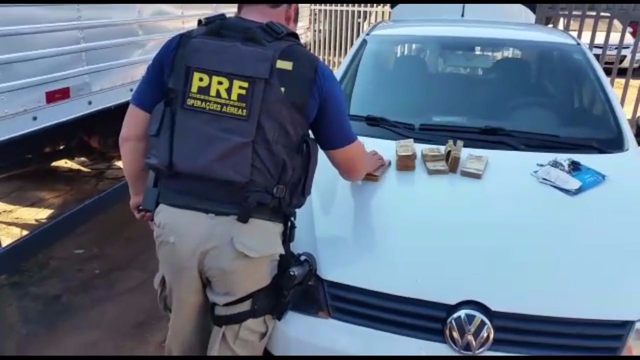 Cinco homens são presos com quase R$ 30 mil e caminhão Cinco homens são presos com quase R$ 30 mil e caminhão