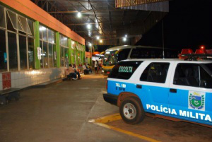 Polícia atendeu ocorrência em terminal rodoviário na noite de segunda-feira - Foto: Da Hora Bataguassu