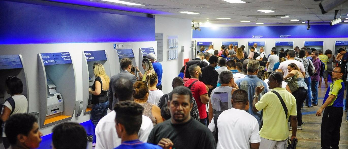 CEF libera 4ª fase de saques para 132,9 mil trabalhadores CEF libera 4ª fase de saques para 132,9 mil trabalhadores