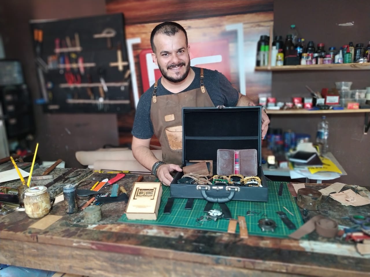 Empresário Beto Canto começou a apresentar os objetos no começo apenas para amigos. (Foto: Divulgação)