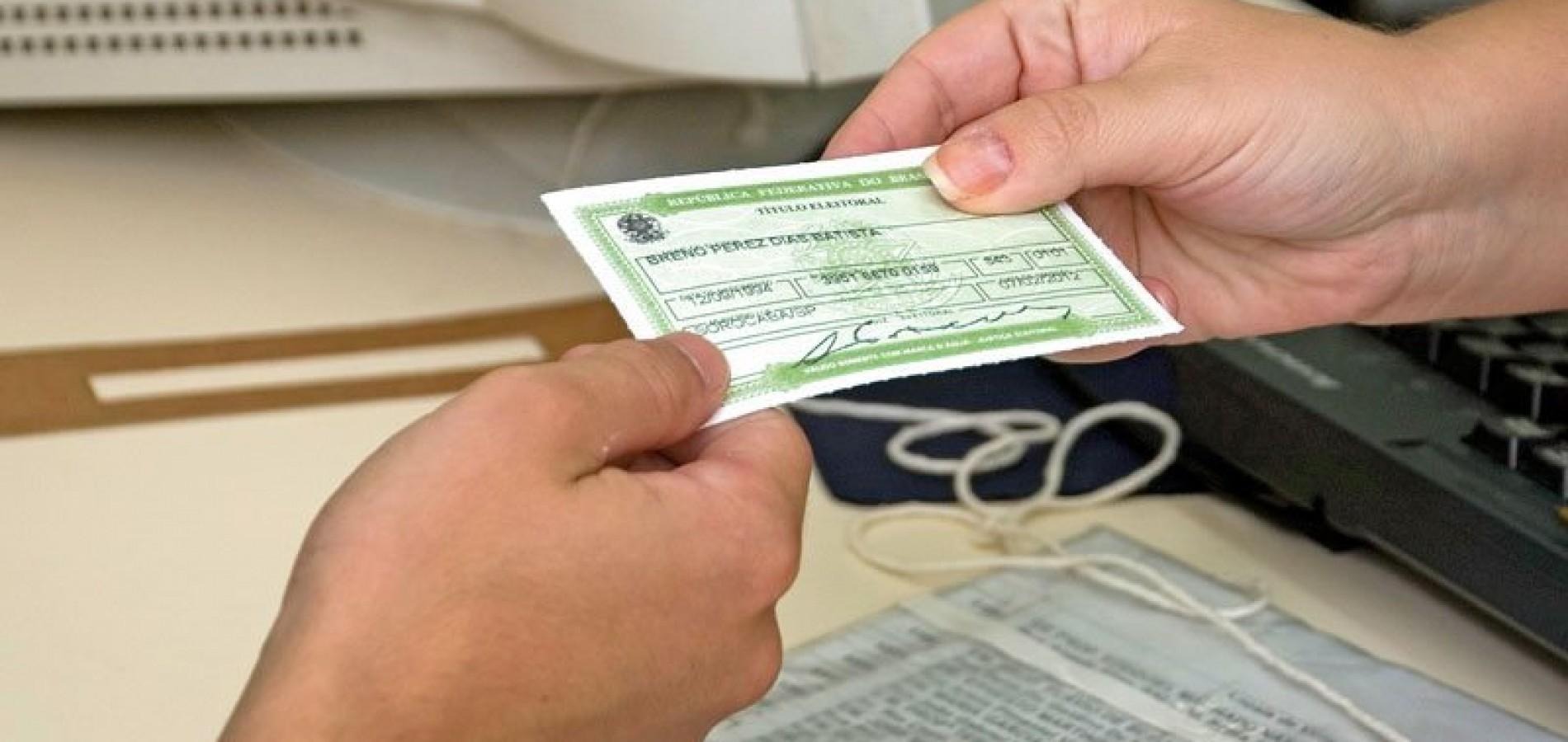 Eleitor tem 30 dias para transferir, atualizar ou emitir título eleitoral Eleitor tem 30 dias para transferir, atualizar ou emitir título eleitoral