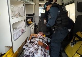 Vítima socorrida para Hospital da Vida. Sidnei Bronka