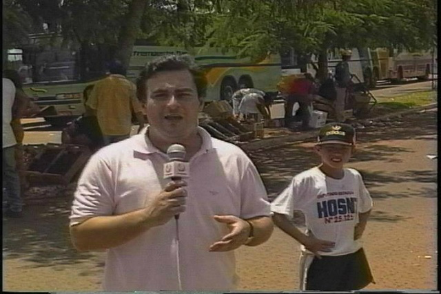 Jornalistas falam sobre seu “Dia” e desafios da profissão Fábio Dorta durante trabalho de reportagem na década de 1990