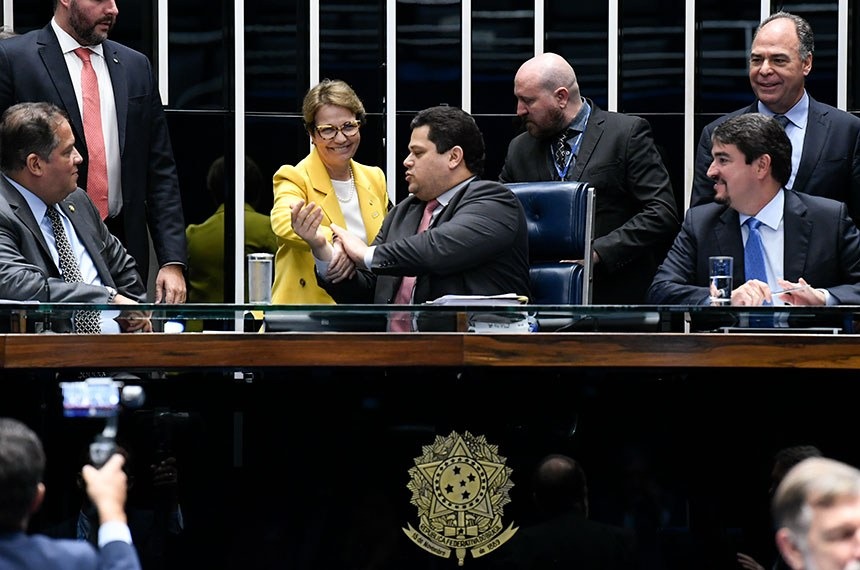 Davi Alcolumbre com a ministra Tereza Cristina, Eduardo Gomes e Fernando Bezerra Coelho na sessão desta quarta
Jane de Araújo/Agência Senado
