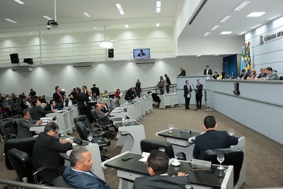 Vereadores votam seis projetos de lei e um veto Vereadores votam seis projetos de lei e um veto