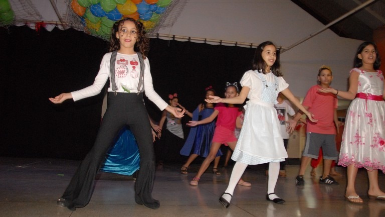 Escola de tempo integral Ana Lúcia comemora aniversário de 10 anos com a maior média do IDEB Escola de tempo integral Ana Lúcia comemora aniversário de 10 anos com a maior média do IDEB