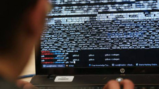 Rapaz opera um computador em competição de hackers: Casa Branca disse que a reportagem não se referia a um incidente novo