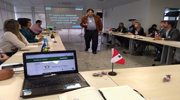 Em Florianópolis, representante de MS apresenta modelo para captação de recursos por meio da Plataforma + Brasil Em Florianópolis, representante de MS apresenta modelo para captação de recursos por meio da Plataforma + Brasil