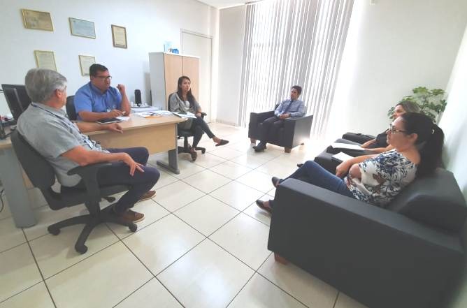 Sanesul e Prefeitura definem estratégia para atender novos empreendimentos imobiliários Reunião entre as equipes de planejamento da prefeitura municipal, gestores e equipe de engenharia da Sanesul. Foto: Acom