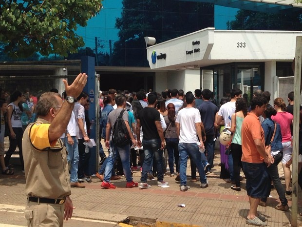 Enem exige caneta preta, documento com foto e alerta ao horário