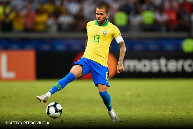 Destaque na vitória brasileira, Daniel Alves desabafa: 'Muitos duvidam da gente' Foto: O Gol