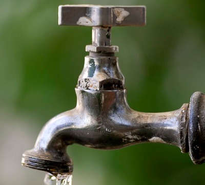 Após 2 anos comunidade indigena continua com dificuldades quanto distribuição de a água potável Após 2 anos comunidade indigena continua com dificuldades quanto distribuição de a água potável