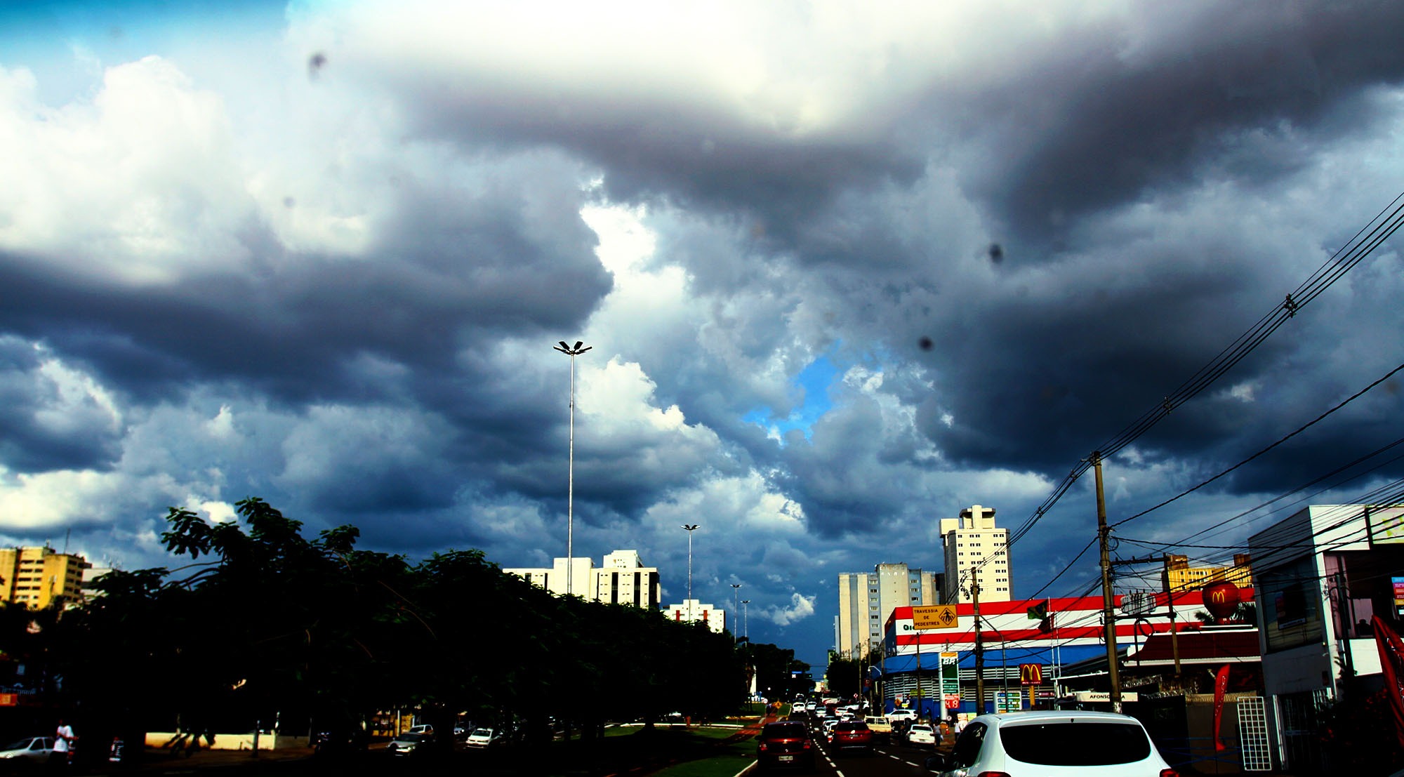 Terça-feira de tempo fechado e chuva em algumas regiões do Estado