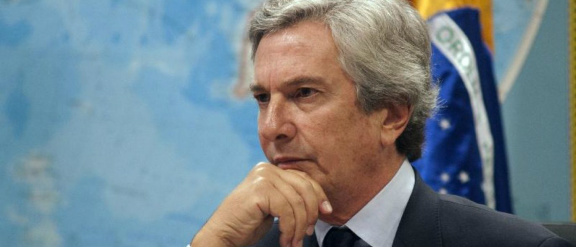 Collor e outros dois senadores faltam 1ª dia de julgamento de Dilma