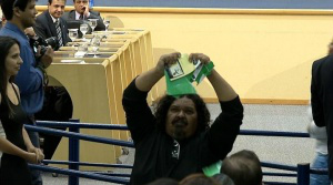 Jorge de Barros decidiu rasgar homenagem em protesto a crise na cultura, chamando ainda vereadores de 