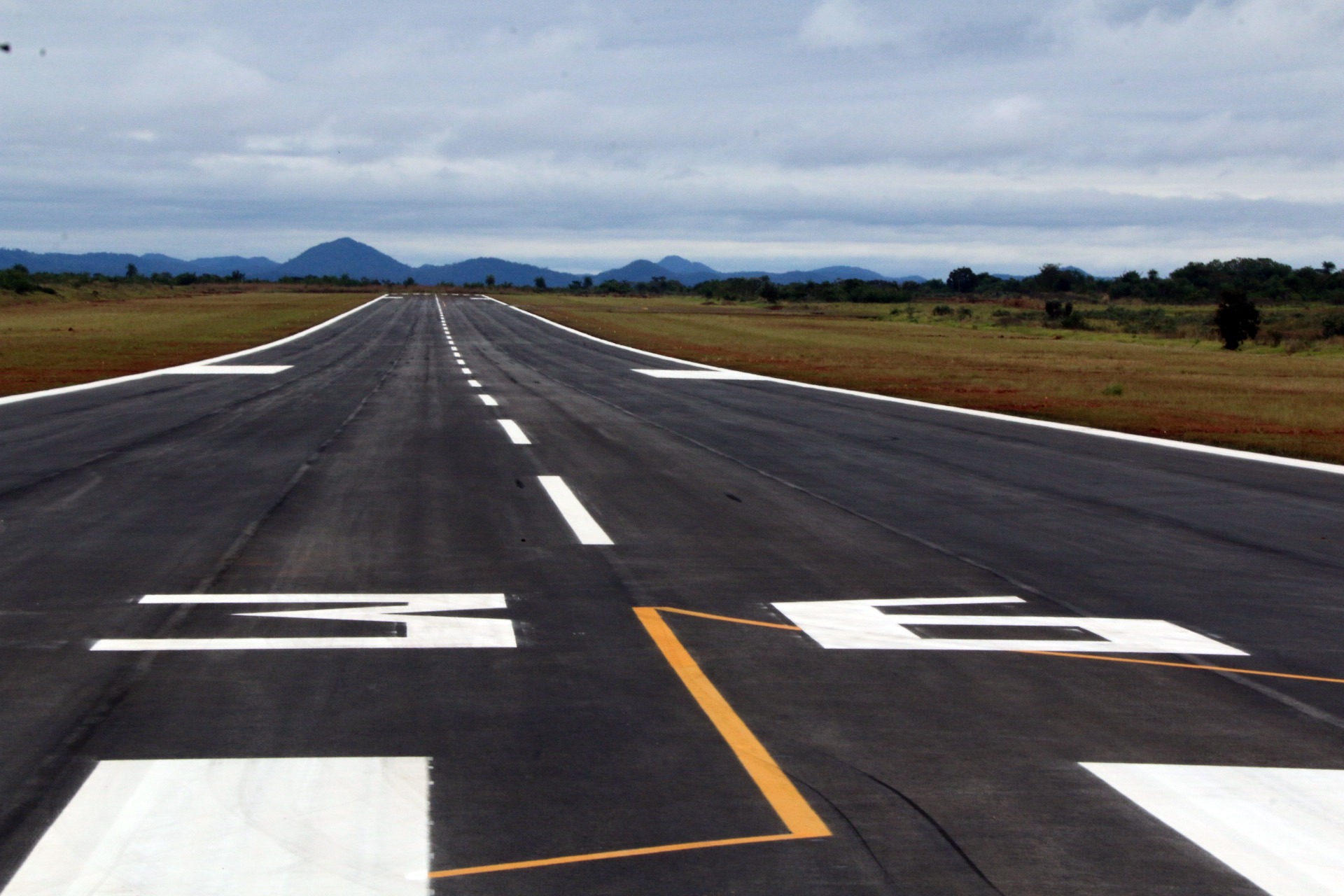 Reinaldo Azambuja entrega obra de restauração da pista do aeroporto de Bonito Foto: Assessoria