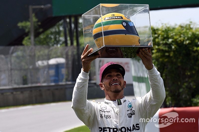Hamilton ganha capacete de Senna ao igualar marca histórica O dia em Montreal viu Hamilton conquistar a sua 65ª pole position, o que o faz igualar a marca histórica obtida pelo brasileiro em sua carreira- Foto: Divulgação